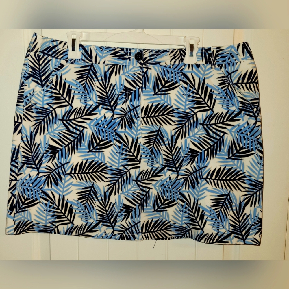 White Stag Tropical Blue and Black Leaf Print Skirt With Under Shorts Size 18